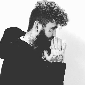 Artista de tatuagem Timur Lysenko